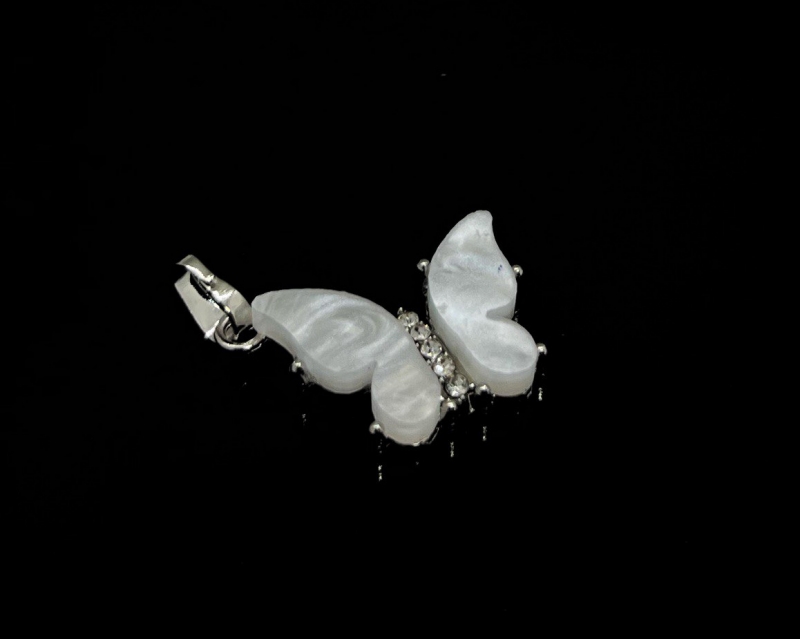 Подвеска Бабочка белая с фианитами цвет серебро размер 21*14мм
